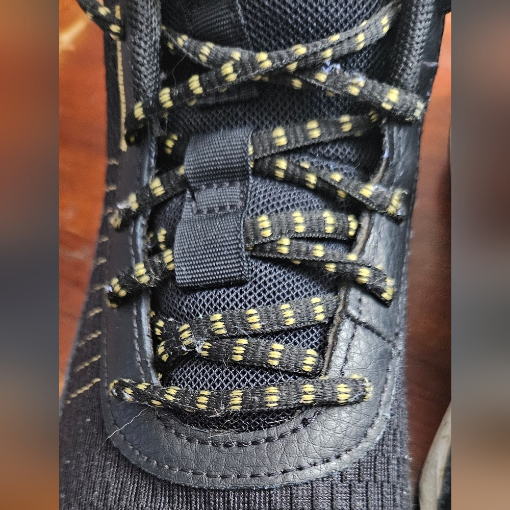 Under Armour Curry 3Z7 'Black Metallic Gold' | Youth Size 5 - Picture 2 of 7
